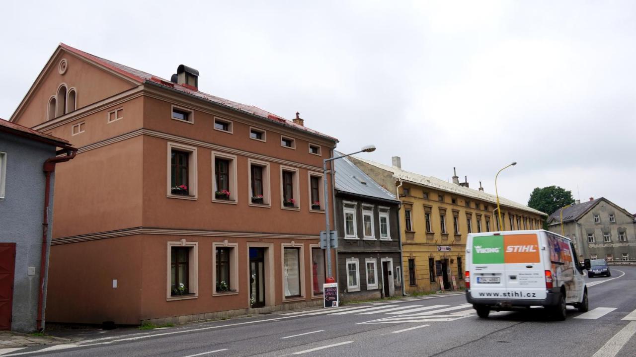 Апартаменты U Salonu Virginia Ческа-Каменице Экстерьер фото